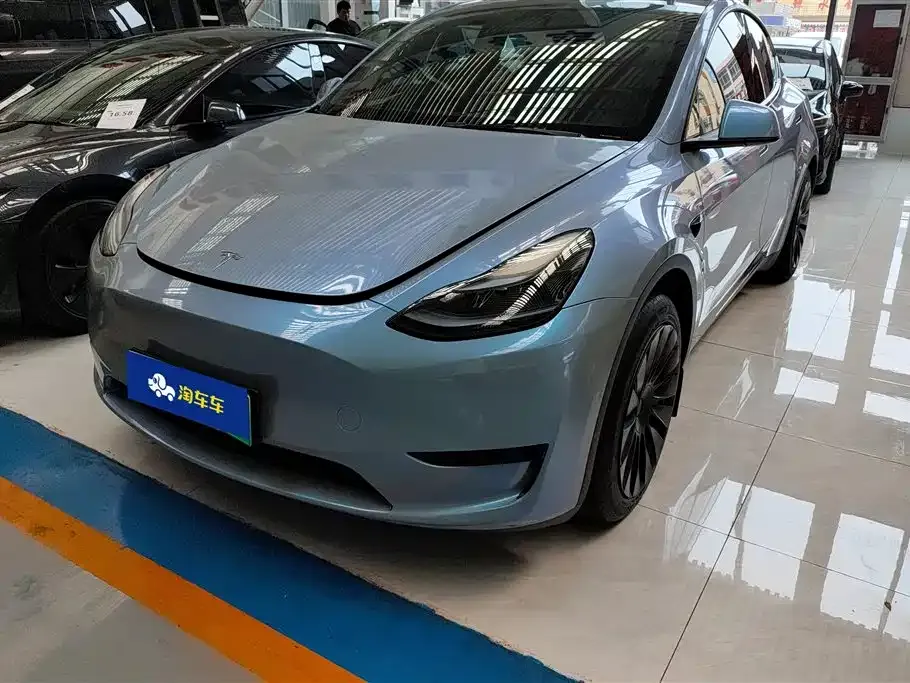 Tesla Model Y — фото 1