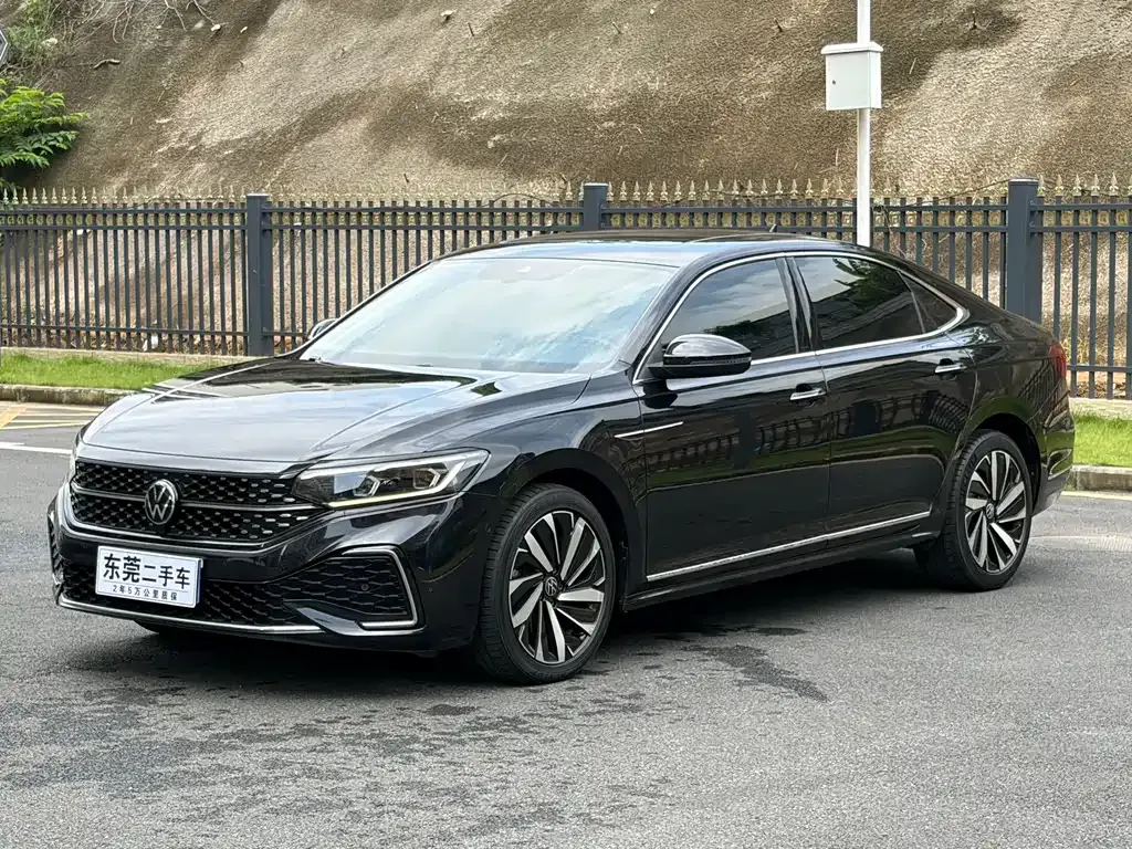 Volkswagen Passat — фото 1