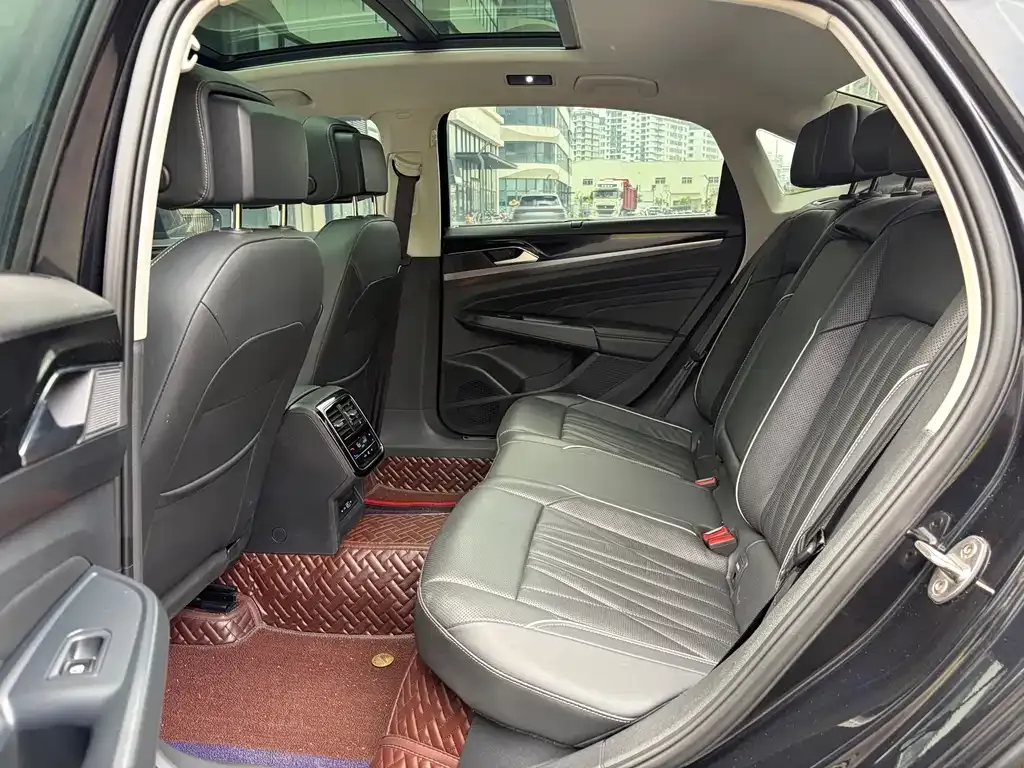 Volkswagen Passat — фото 2