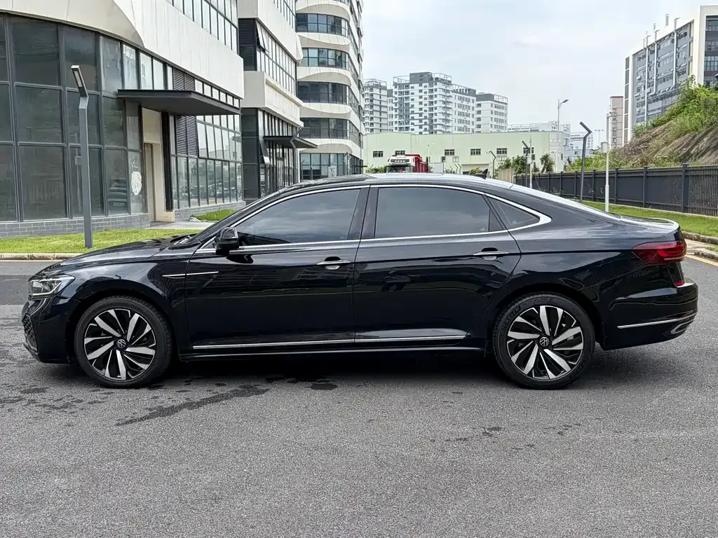 Volkswagen Passat — фото 8