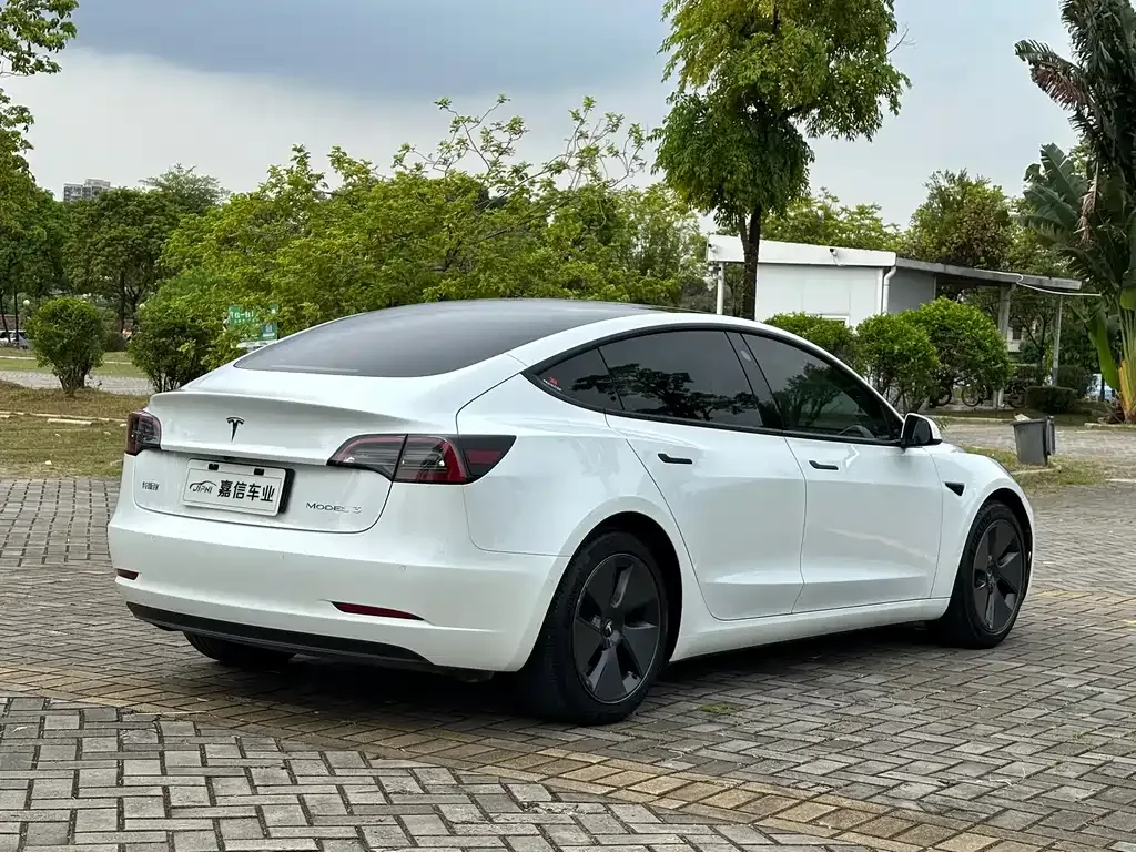Tesla Model 3 — фото 7