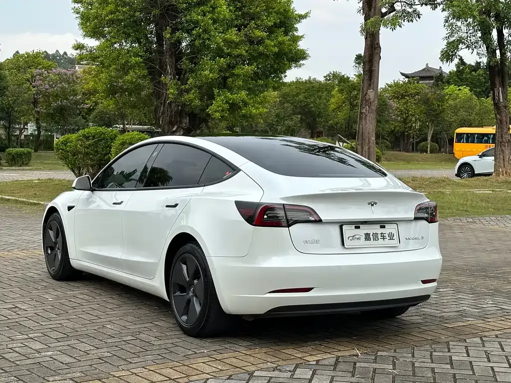 Tesla Model 3 — фото 6