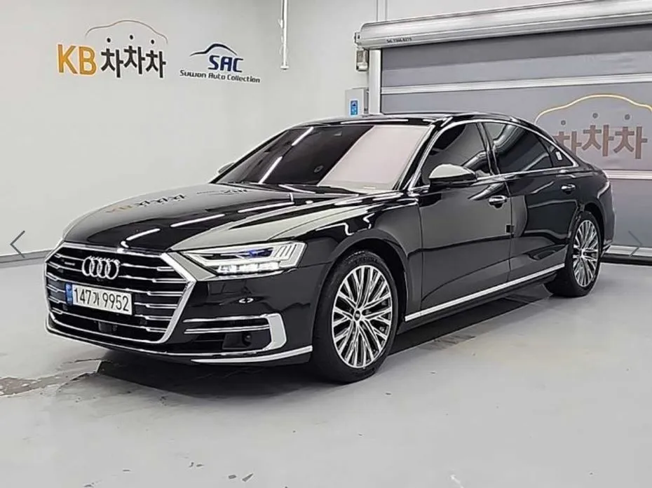 Audi A8 — фото 1