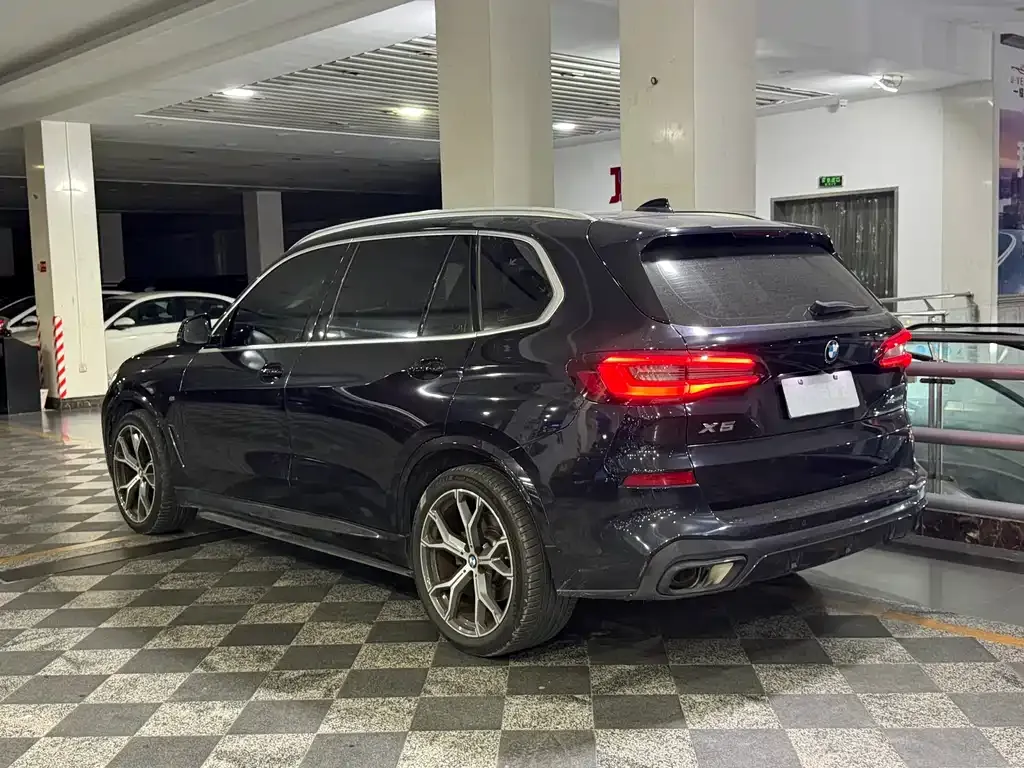 BMW X5 — фото 9