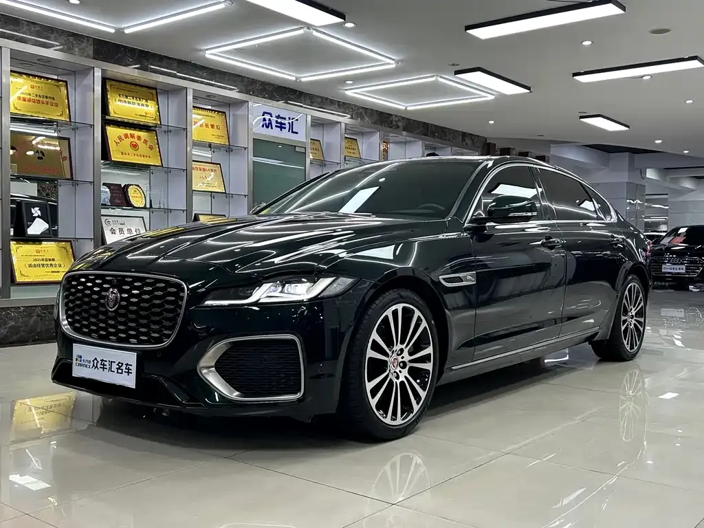 Jaguar XFL — фото 1