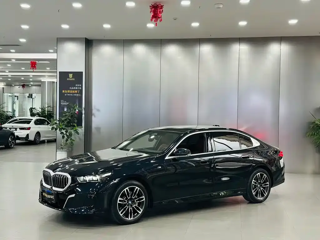 BMW 5 Series — фото 1