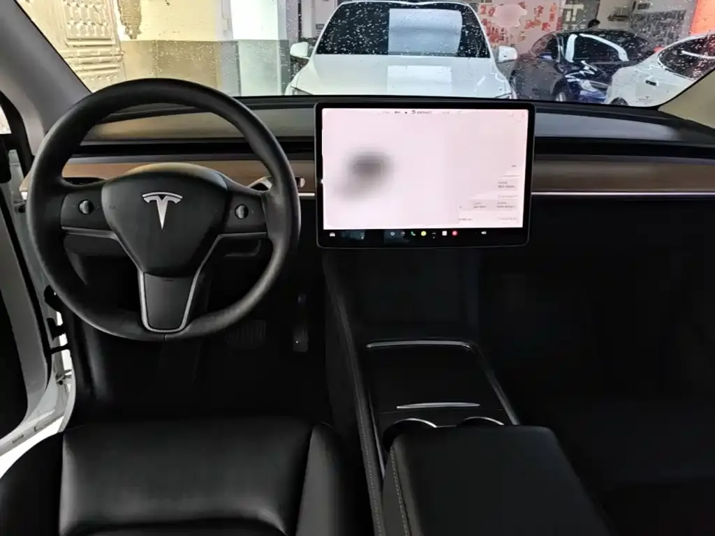 Tesla Model Y — фото 3