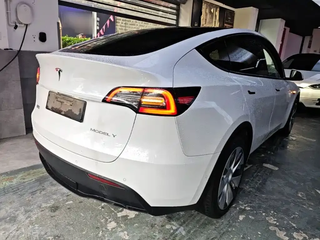 Tesla Model Y — фото 5