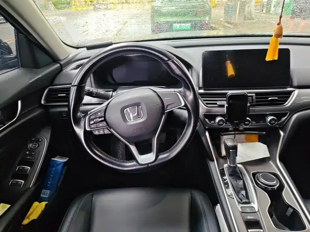 Honda Accord — фото 9
