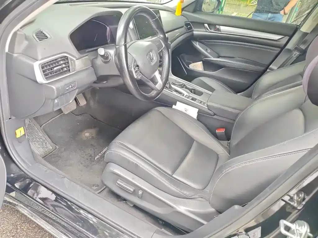 Honda Accord — фото 10