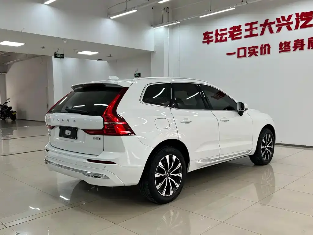 Volvo XC60 — фото 10