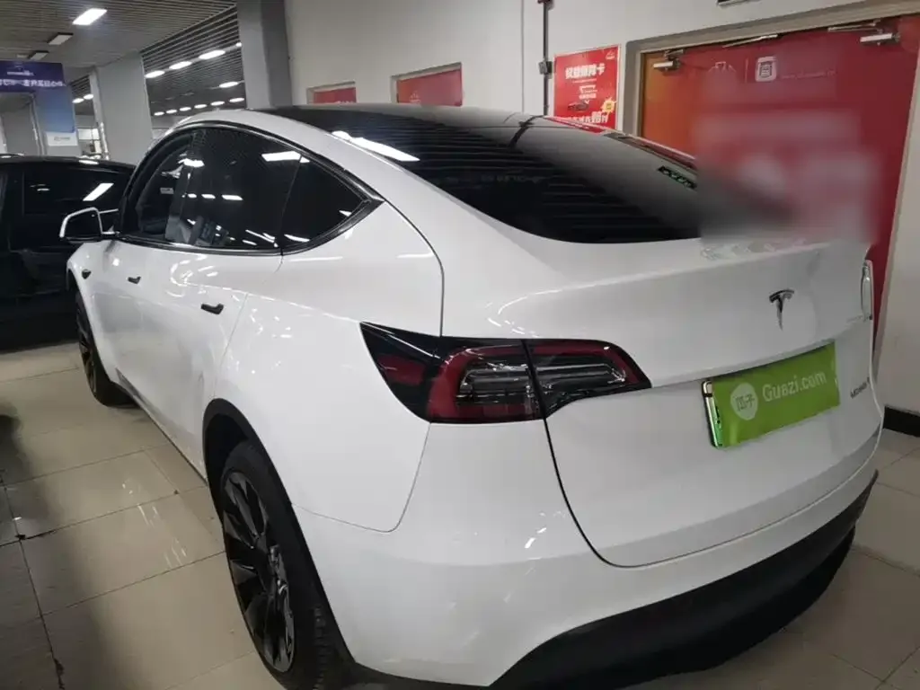 Tesla Model Y — фото 6