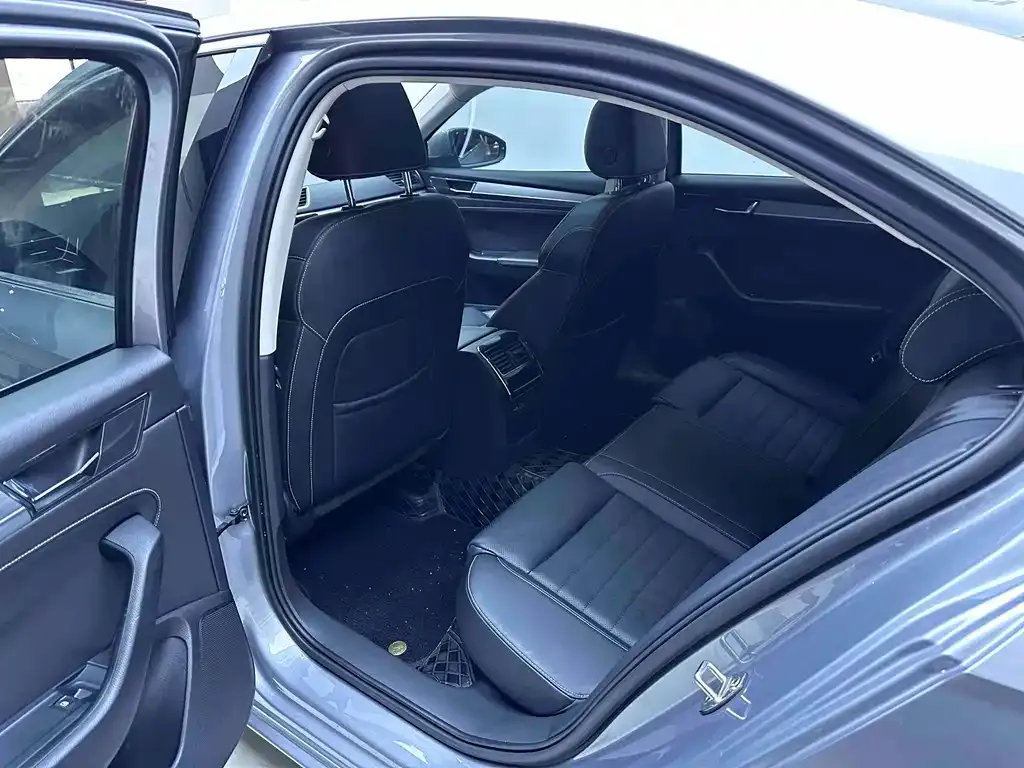 Skoda Superb — фото 10