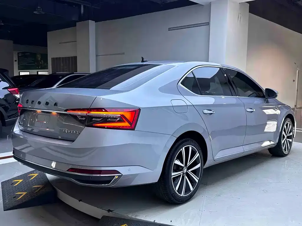 Skoda Superb — фото 4