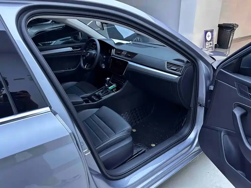 Skoda Superb — фото 8