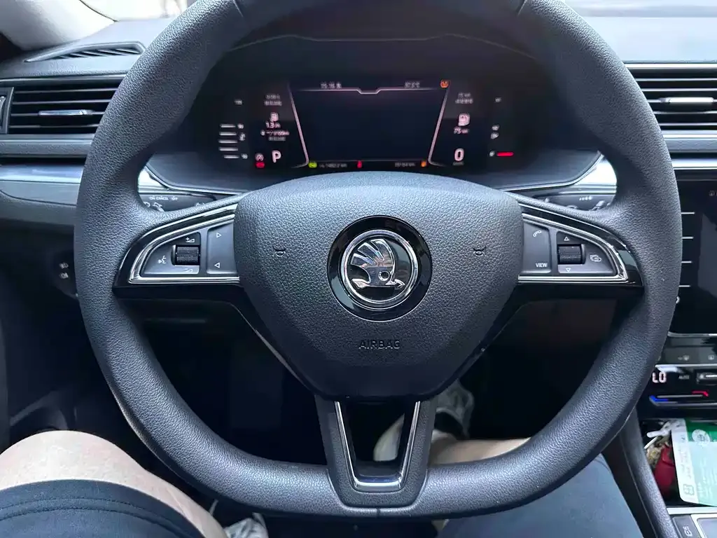 Skoda Superb — фото 9