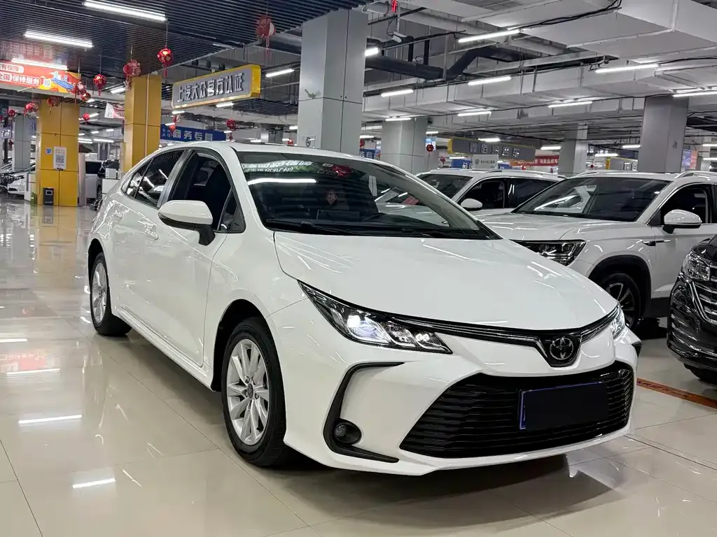 Toyota Corolla — фото 10