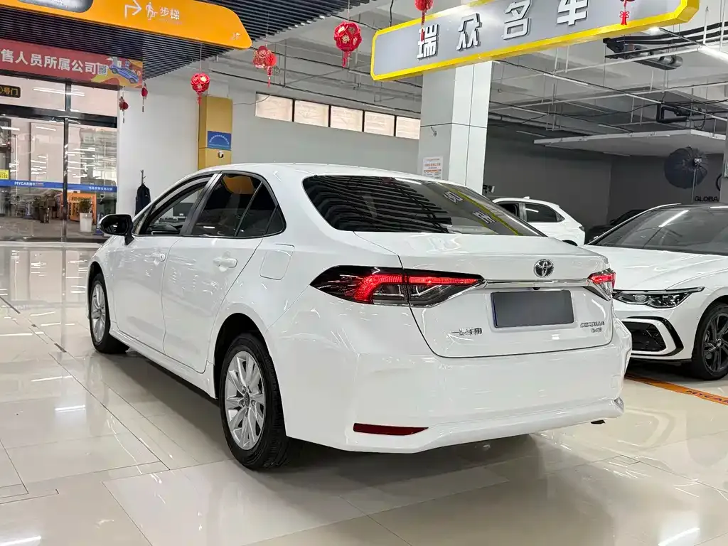 Toyota Corolla — фото 4