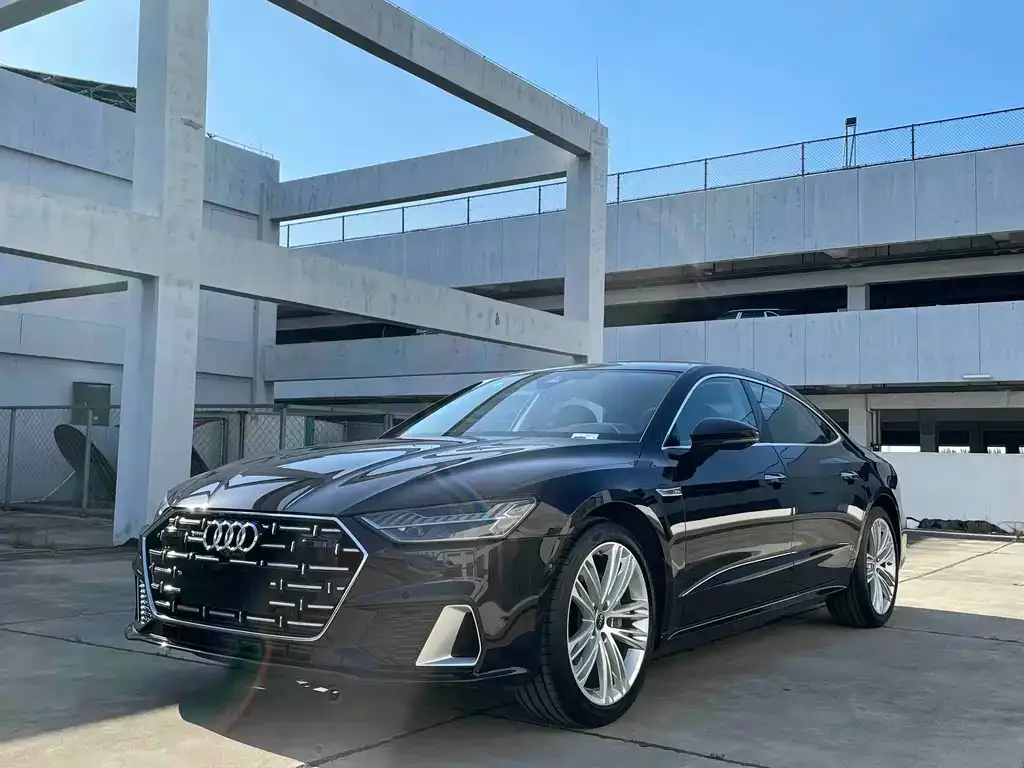 Audi A7L — фото 1