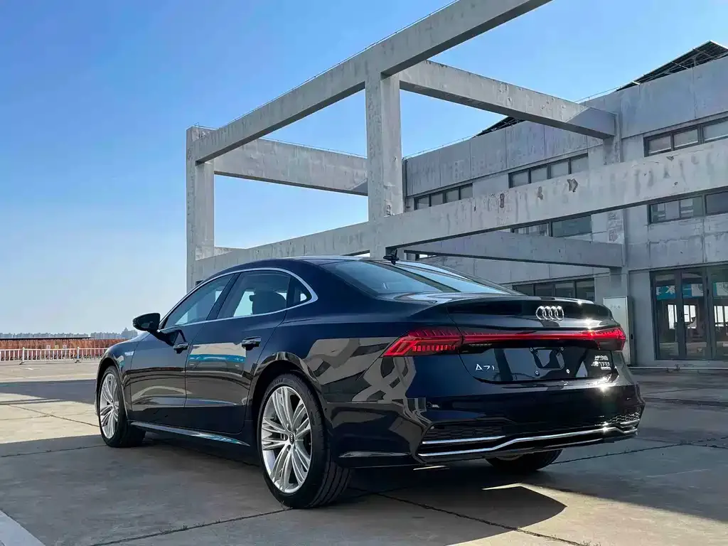 Audi A7L — фото 8