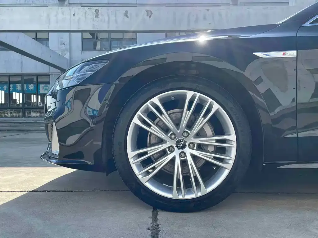 Audi A7L — фото 6