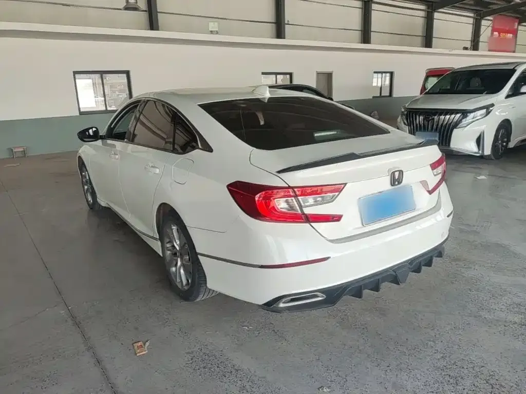 Honda Accord — фото 10