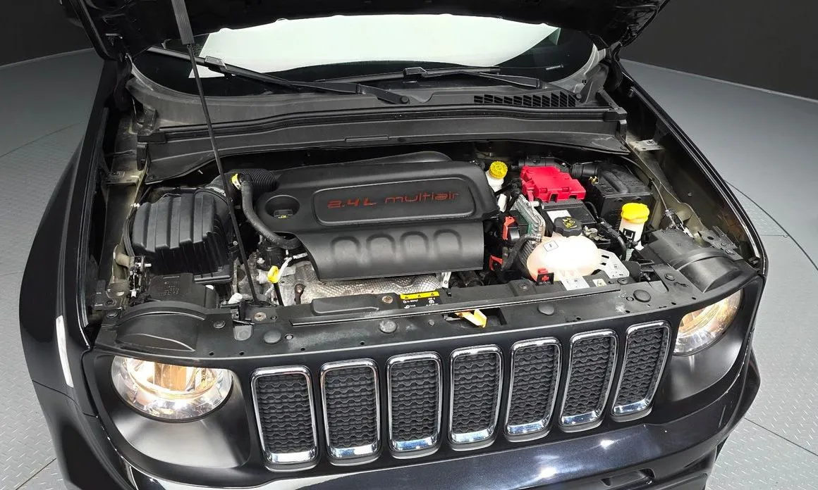 Jeep Renegade — фото 10