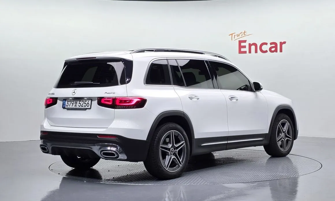 Mercedes-Benz GLB-Class — фото 10