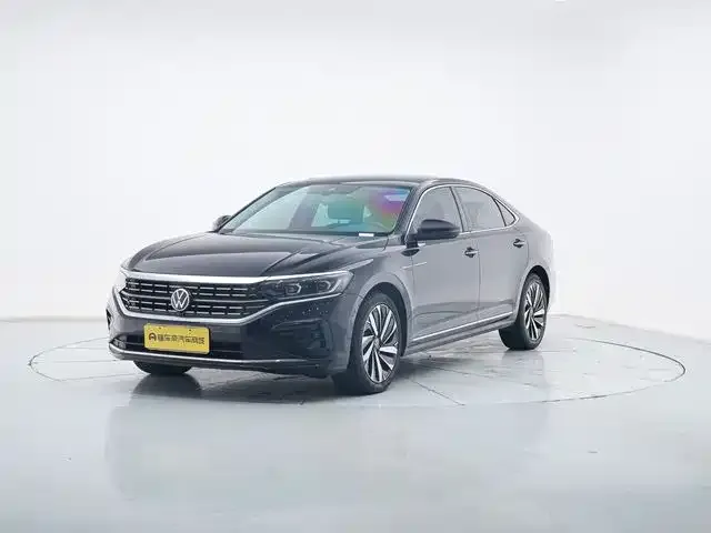 Volkswagen Passat — фото 1