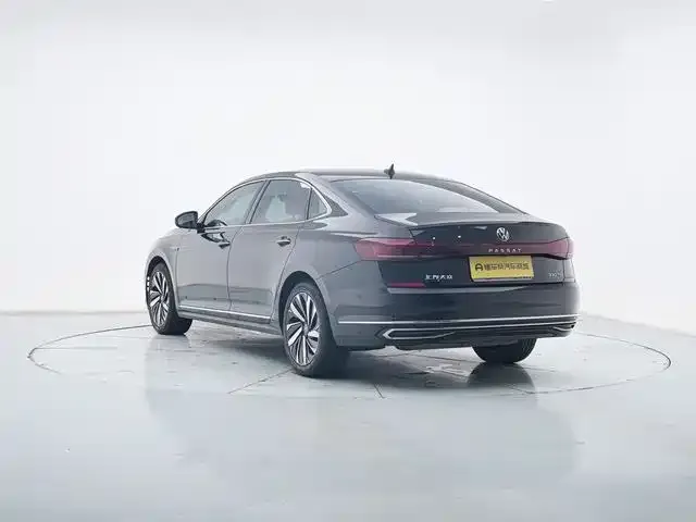 Volkswagen Passat — фото 6