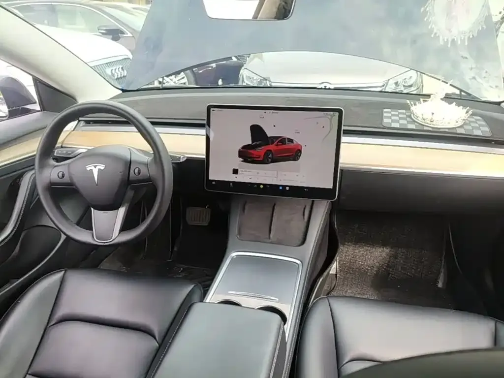 Tesla Model 3 — фото 4