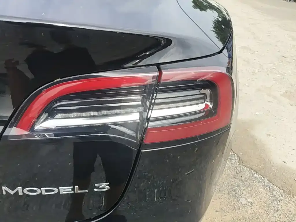 Tesla Model 3 — фото 8