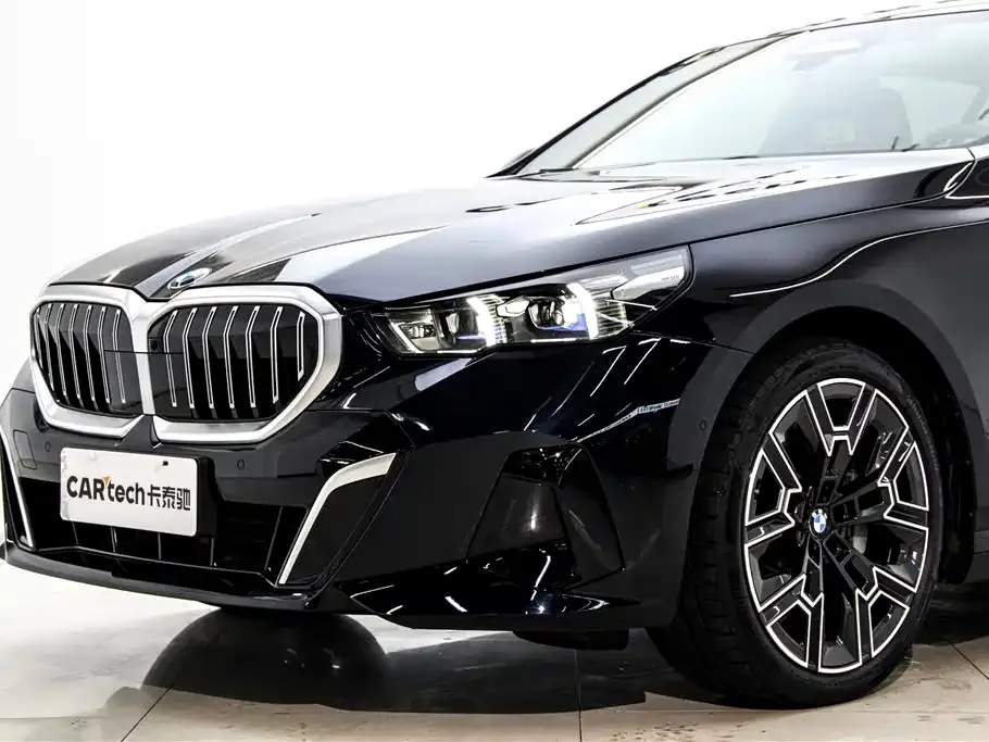 BMW 5 Series — фото 10