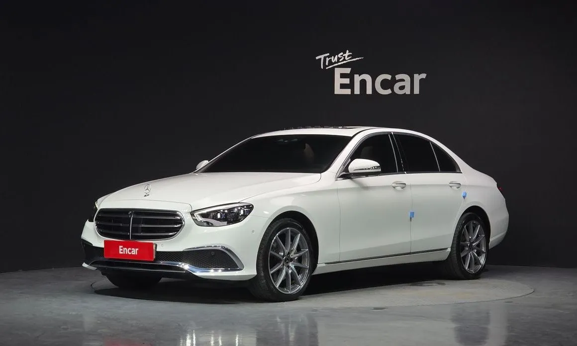 Mercedes-Benz E-Class — фото 1