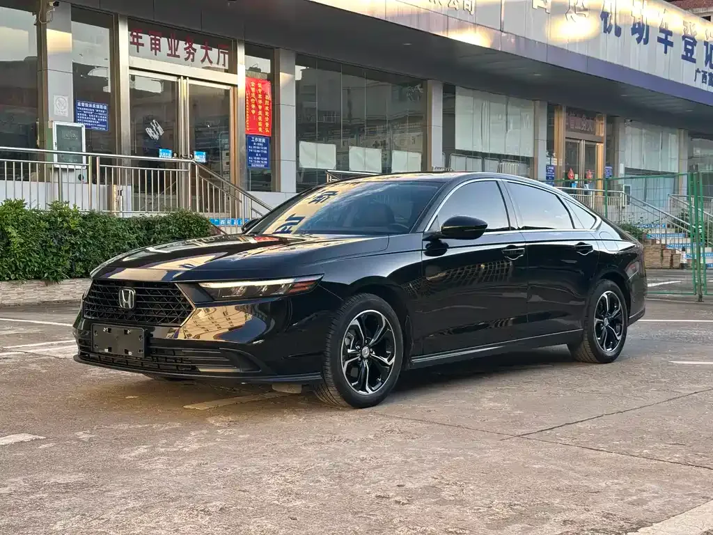 Honda Accord — фото 1