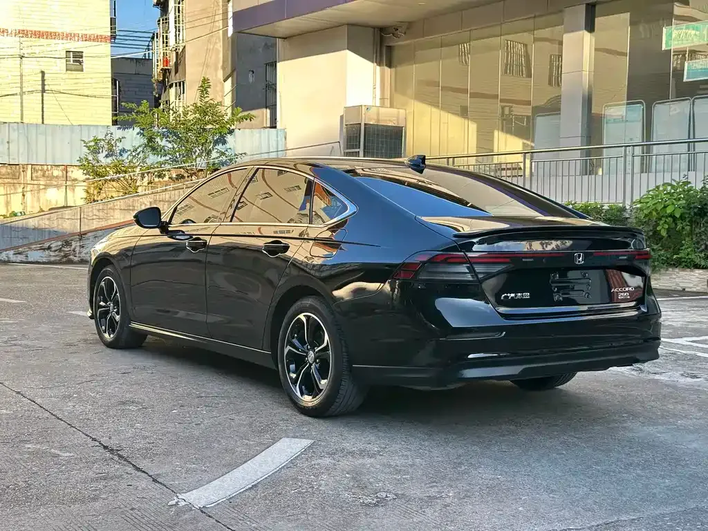 Honda Accord — фото 10