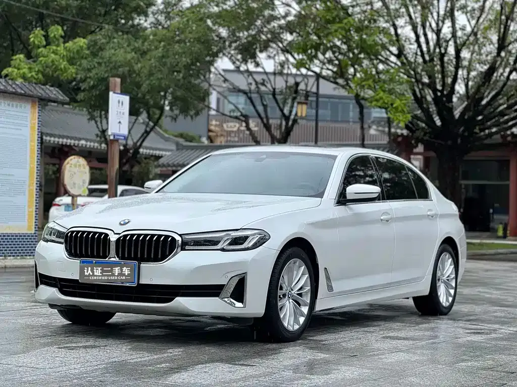 BMW 5 Series — фото 1