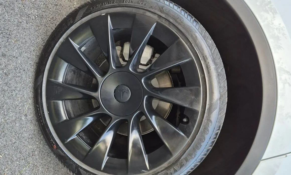 Tesla Model Y — фото 4