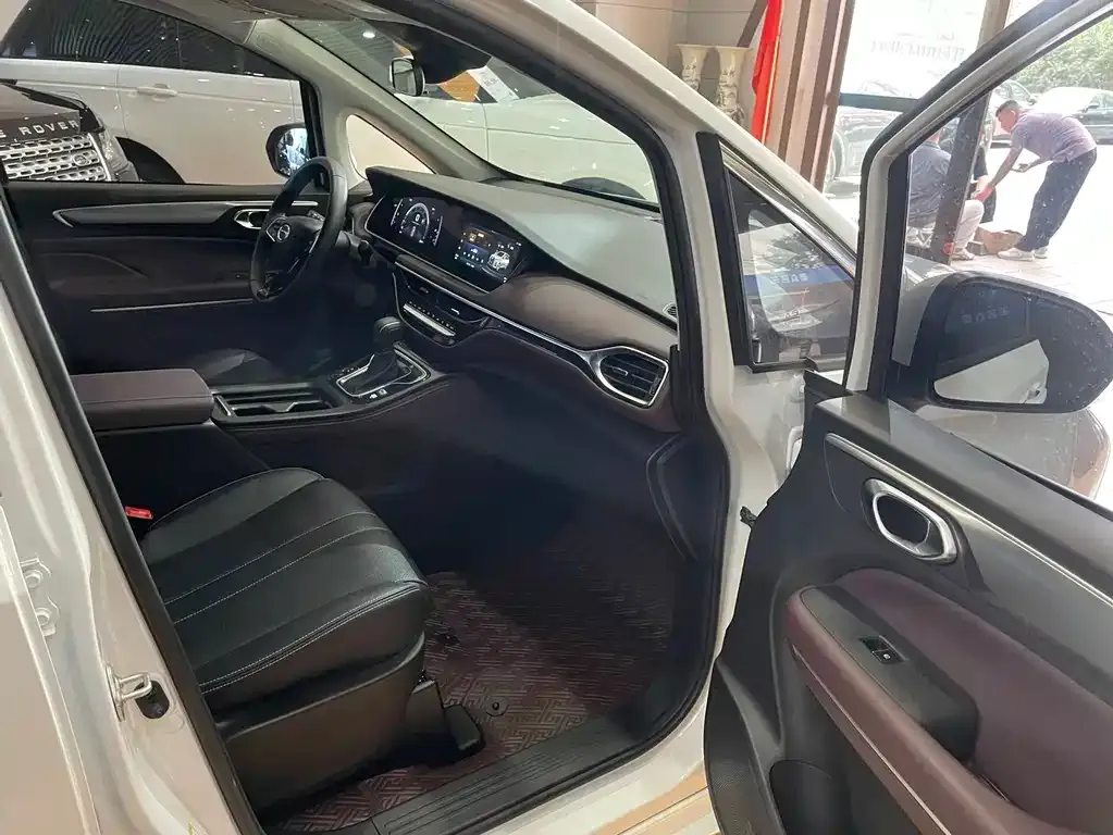 GAC Motor Trumpchi M6 — фото 3