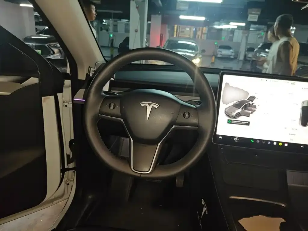 Tesla Model Y — фото 4