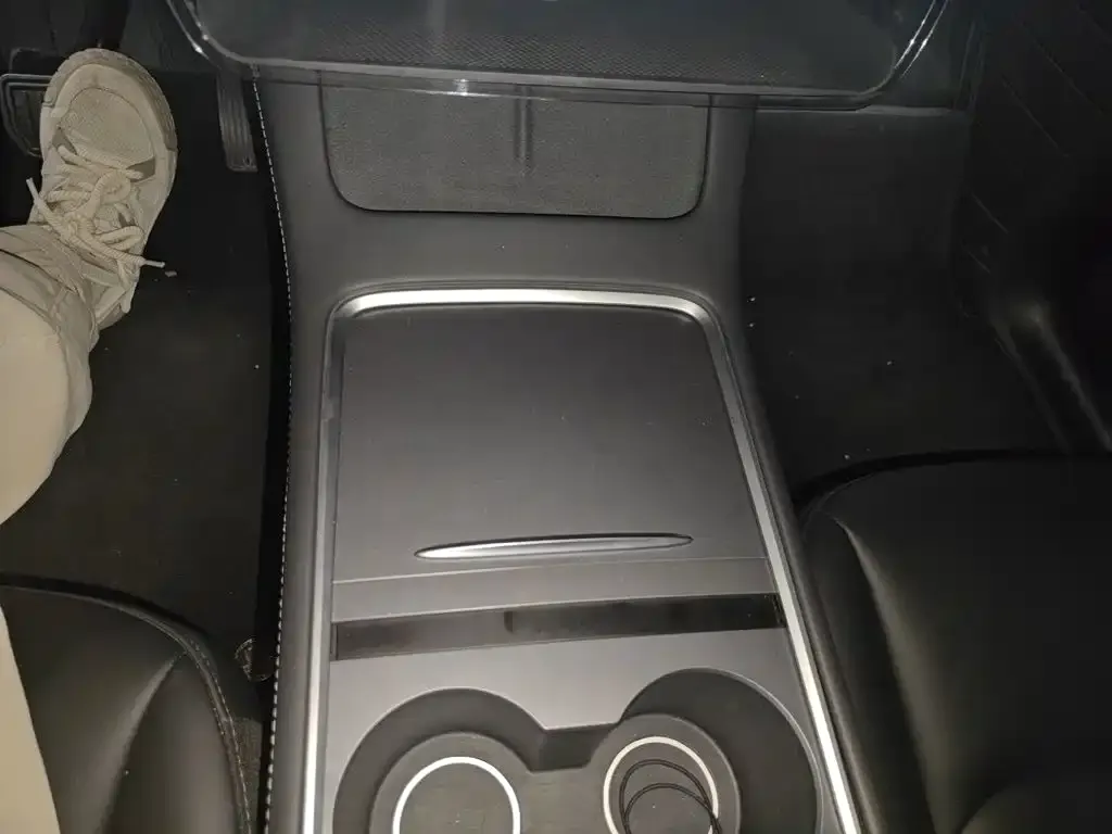 Tesla Model Y — фото 5
