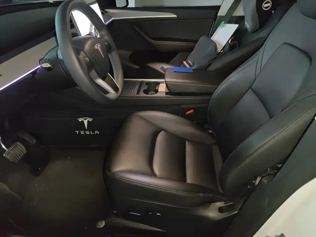 Tesla Model Y — фото 6