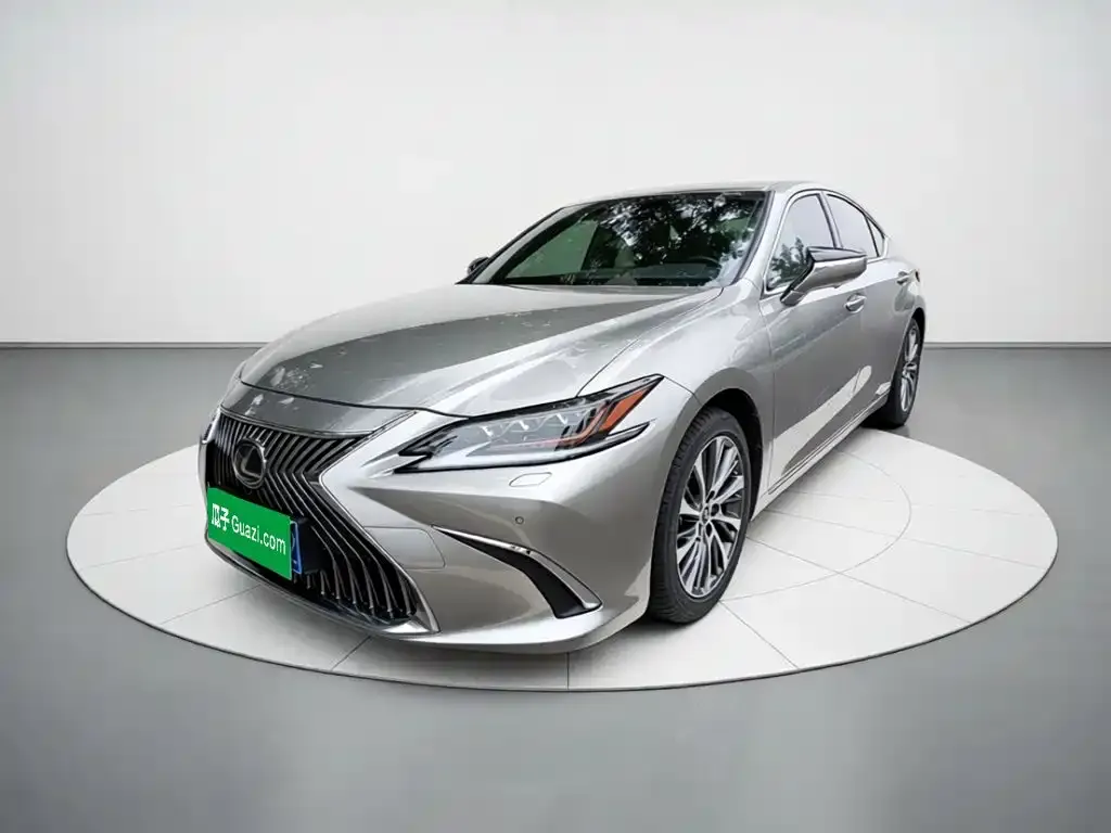 Lexus ES — фото 1