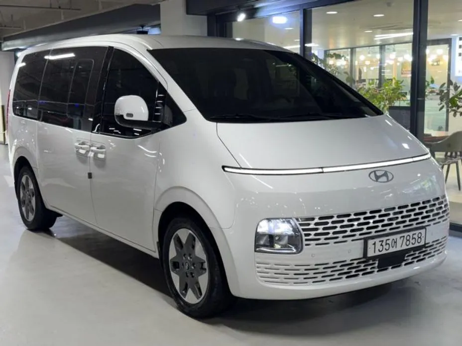 Hyundai Staria — фото 1