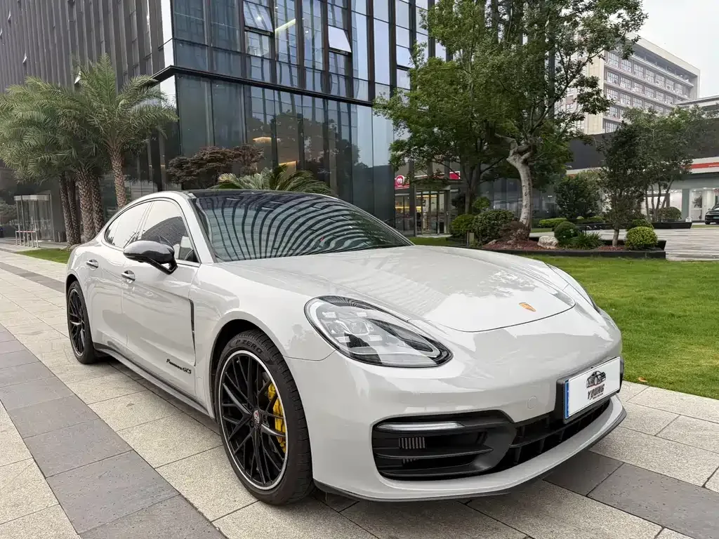 Porsche Panamera — фото 1