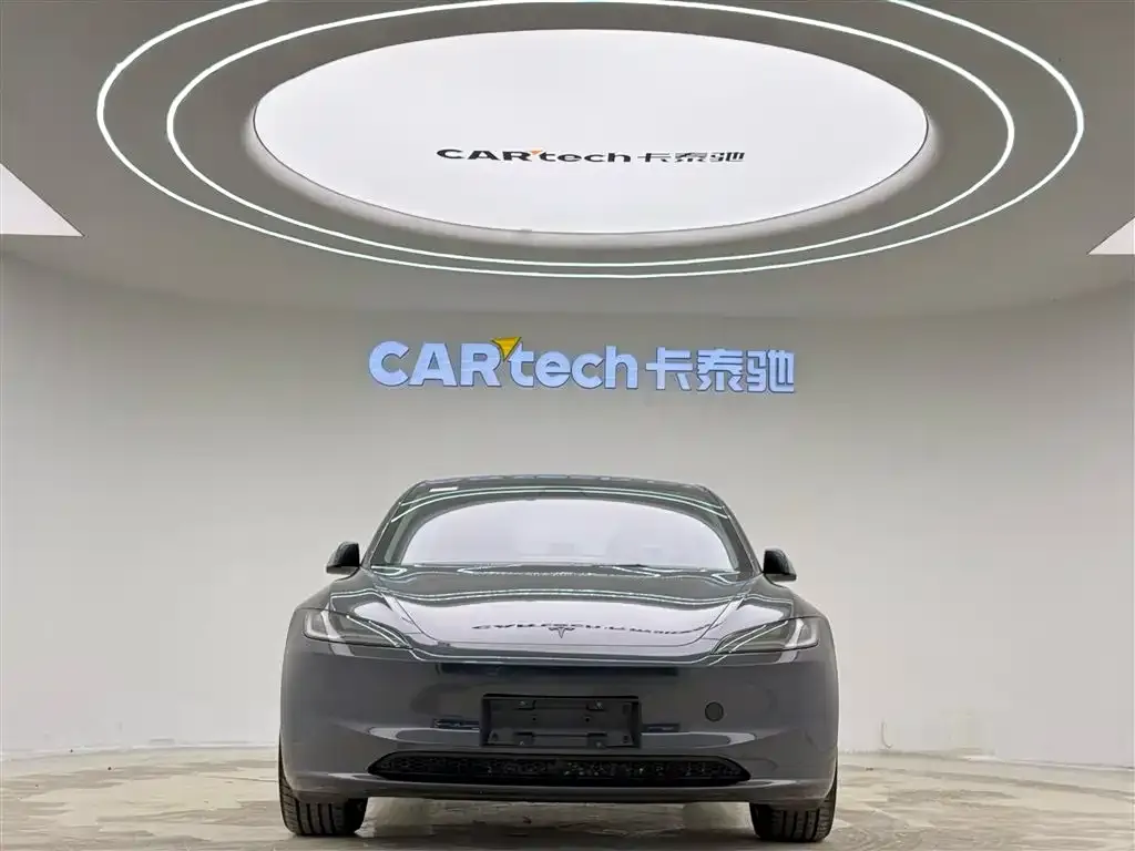 Tesla Model 3 — фото 1