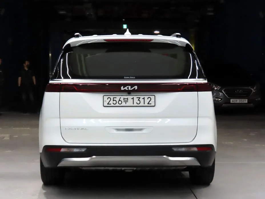 Kia Carnival — фото 9