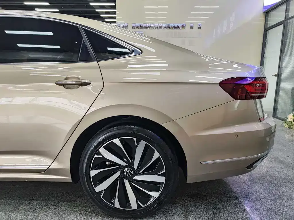 Volkswagen Passat — фото 6
