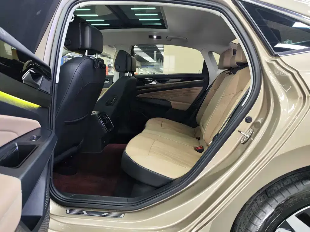 Volkswagen Passat — фото 7