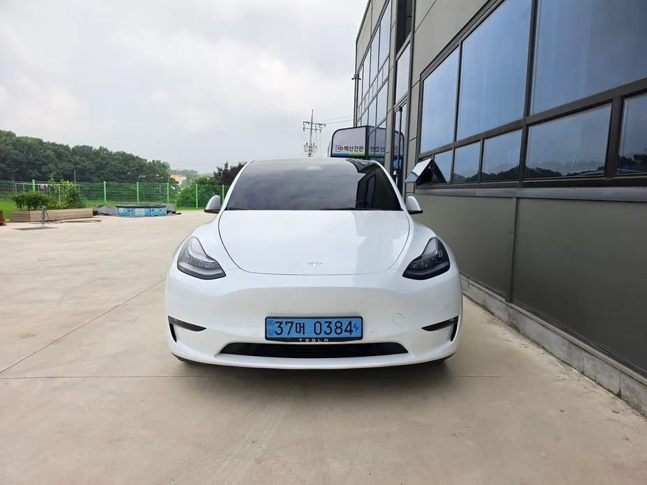 Tesla Model Y — фото 1